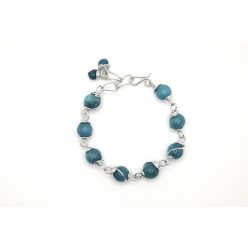   Kék achát ásvány karkötő, ezüst színű alumínium huzallal